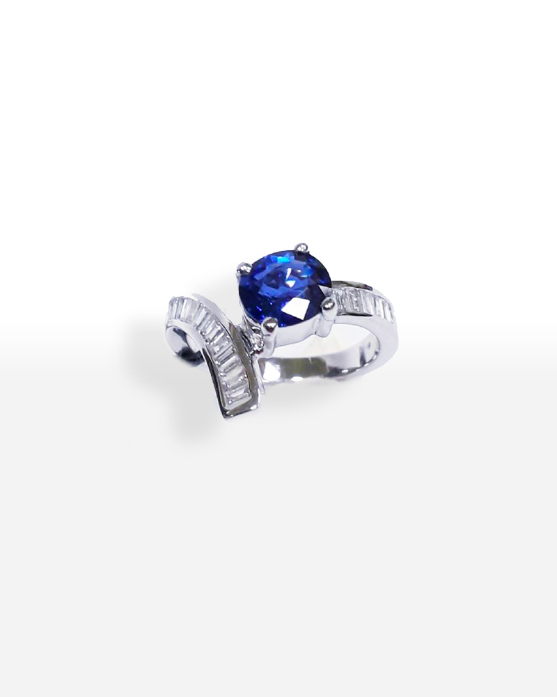 Gioielleria Mario Roggero | Anello con zaffiro blu e diamanti