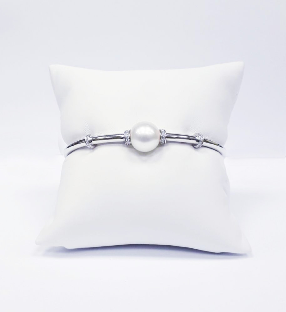 Gioielleria Mario Roggero | Bracciale rigido con perla