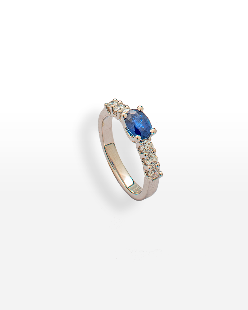 Gioielleria Mario Roggero | Anello con zaffiro blu e diamanti
